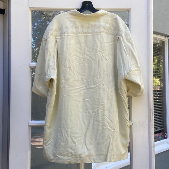 Tommy Bahama Silk XL Button Down Hawaiian Shirt - Picture 2 of 2